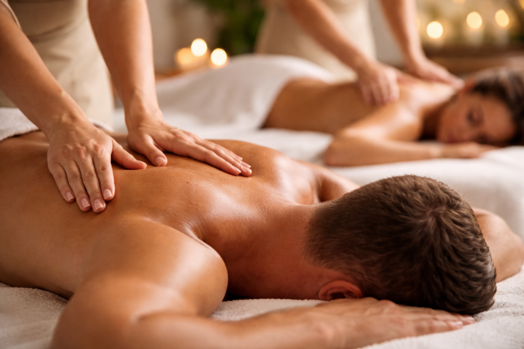 Massage en duo proposé pour un séjour bien-être romantique en couple en Occitanie